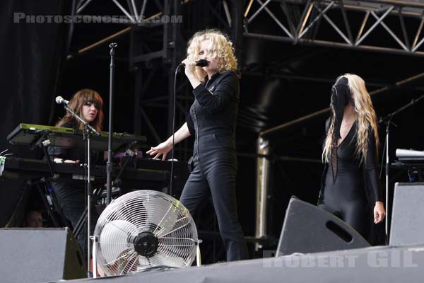 GOLDFRAPP - 2005-08-26 - SAINT CLOUD - Domaine National - Scene de la Cascade - 